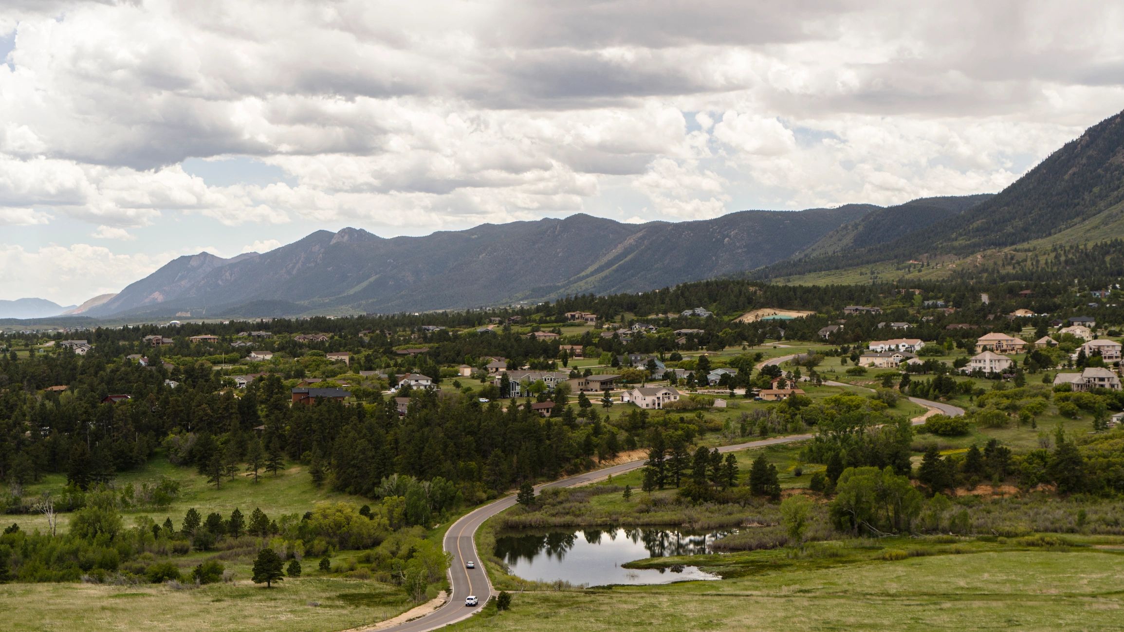 Colorado residential community with mountain backdrop